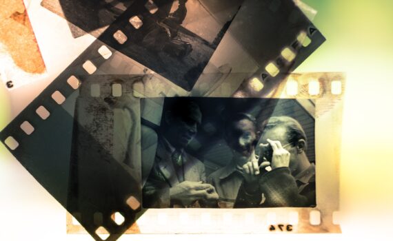 Farbiges Fotogramm aus übereinander gelegten Kleinbild-Negativen.