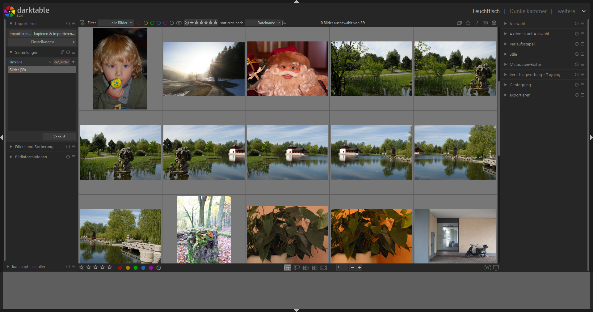 Screenshot der Fotobearbeitungssoftware Darktable mit einem Raster aus verschiedenen Fotos, darunter Landschaften, ein Kind, eine Weihnachtsmannfigur und Innenraumszenen, mit Bearbeitungsoptionen auf der rechten Seite. (KI generierte Beschreibung)