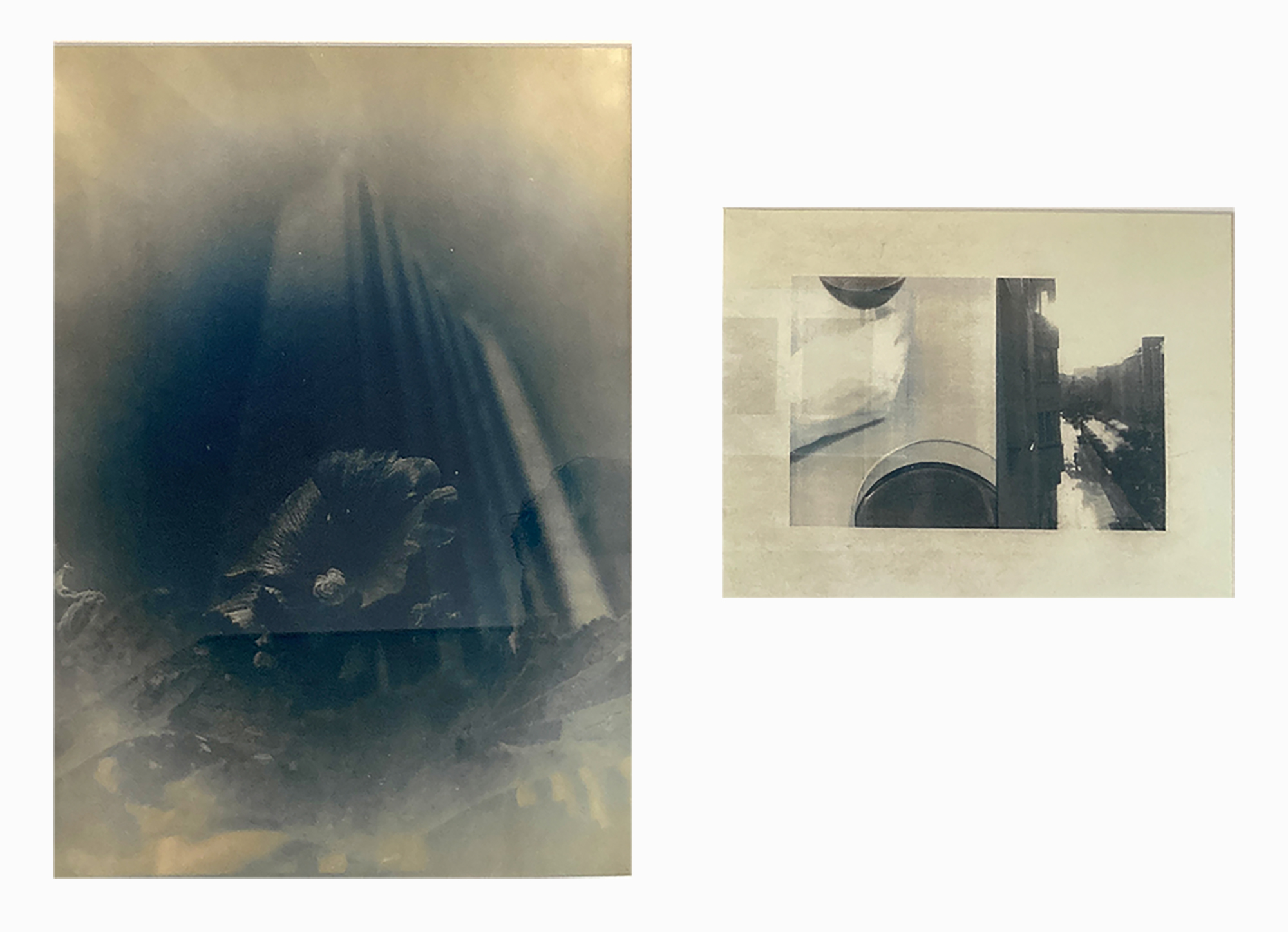 Zwei abstrakte, monochromatische Bilder: das linke mit einem dunkelblauen Farbverlauf und undeutlichen Formen und das rechte mit geometrischen Formen und einer reflektierten Szene im Freien. (KI generierte Beschreibung)